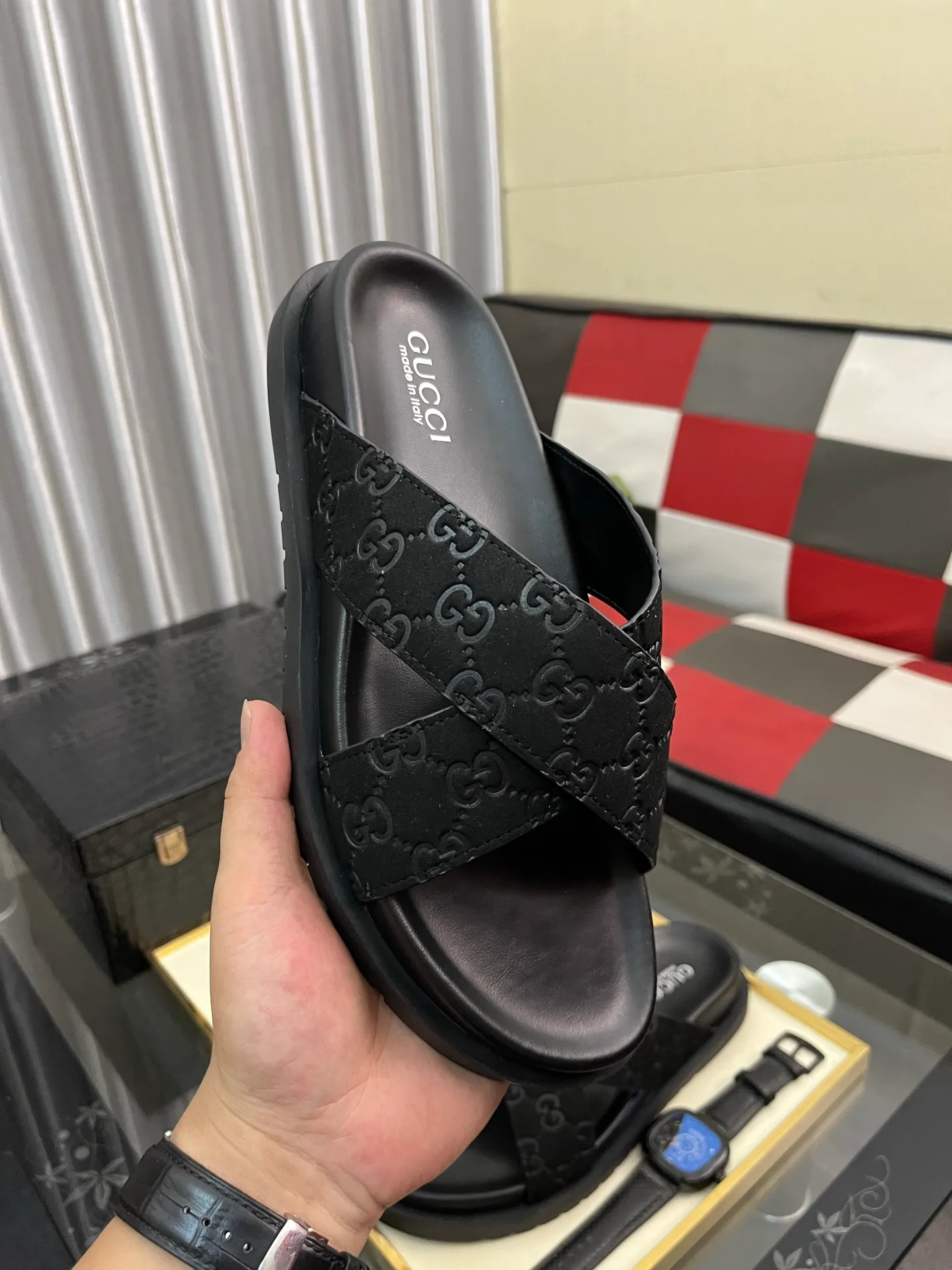 Men's shoes 💰320⌚️⌚️ (gucci-Gucci) New men's slippers, high-end boutique, made of cowhide, with exquisite embossed logo decoration on the upper, fine workmanship, super soft soles, casual, loose and comfortable, a must-have in summer! \nsize：38-44